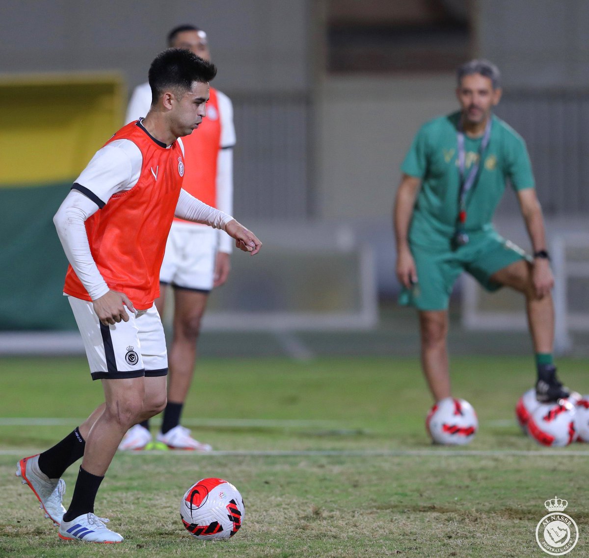 AlNassrFC_EN's tweet photo. 💛 || Our stars start their preparations for Friday’s match against @ALAHLI_FC https://t.co/6tBuXtMD4Y
