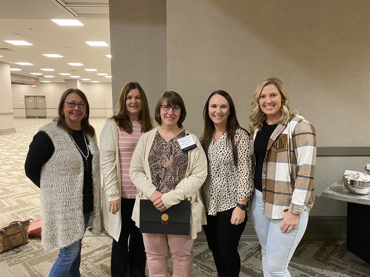Congratulations to Ms.Teresa Allway Essex for receiving her 25 year service award at the Annual Kentucky Exceptional Children’s Conference!!  We love you Ms. Teresa❤️