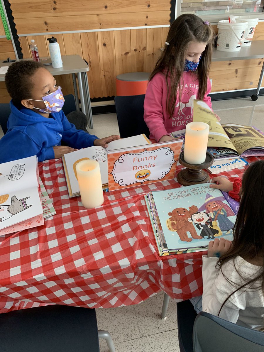 KatieLove129's tweet photo. Greenman Book Tastings are off and the kids are loving it! Thanks to @mrhamling @lizshaw129 @kellypapp25 and a big thanks to @Mrs_McHugh for the awesome recommendations! https://t.co/71z1ORLK1Z