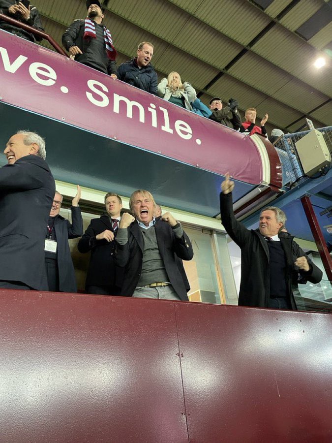 This. Why a photo is being taken when we actually scored? You should be 5 rows down and 3 seats to the right and your phone should be in the opposite direction. #Limbs #AVFC #UTV #VTID #LifeThroughALens