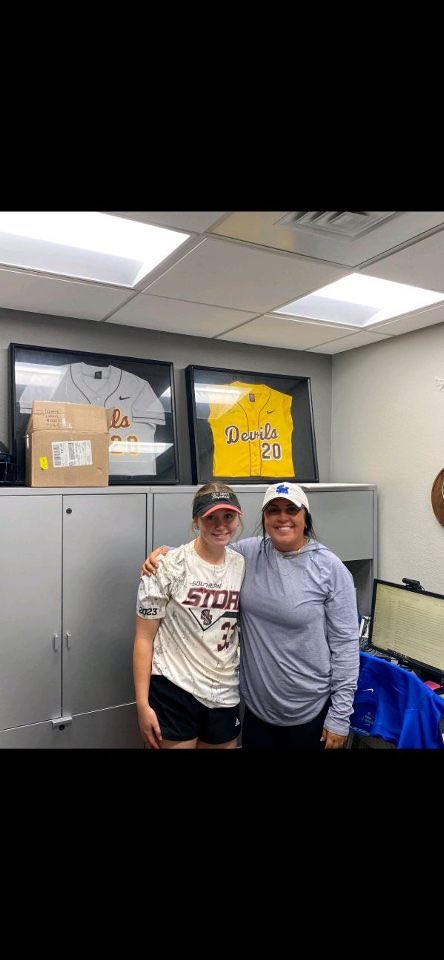 SStorm_softball's tweet photo. Southern Storm player Paige Moore had another great day with an opportunity in sunny Phoenix @ South Mountain College!  Thank you Coach Matta! @paigemoore33 https://t.co/bN9zHtMTqO