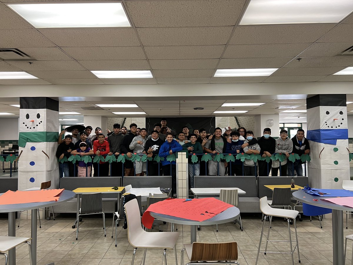 MNeff_MHS's tweet photo. Montwood Football is giving back and serving our school and community! Today we assisted Student Council and other organizations in “Christmasing” our Campus! #RamService @MontwoodFB @CoachFama_MHS https://t.co/NYAR8hndTH