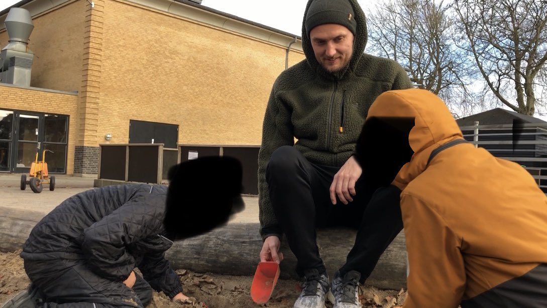 MMadsen83's tweet photo. #MereLeg // Legen SKAL også være et bærende element i SFO’en - Legen skal have plads til at opstå på børnenes initiativ og at blive hjulpet på vej af den voksne.🌟
#sfo #sfolivet #sfoliv #fritidspædagogik #pædagog #bupldk #DyrkFritidspædagogikken https://t.co/qtMeVLzWB4
