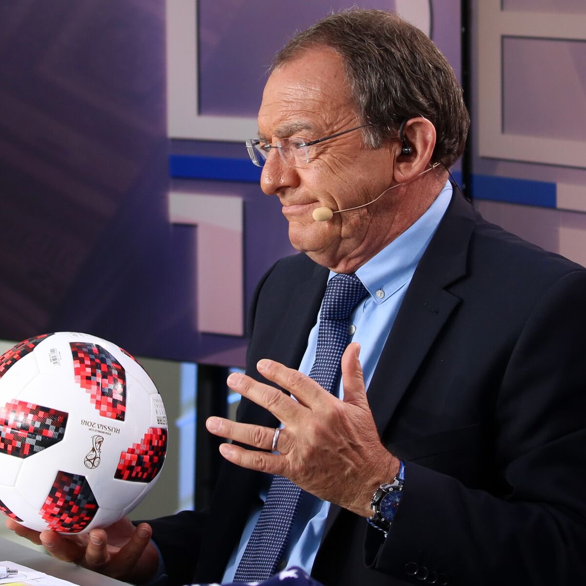 lnstantFoot's tweet photo. Toutes nos pensées vont vers Jean-Pierre Pernaut, qui souffre d’un cancer du poumon, trois ans après avoir vaincu le cancer de la prostate. ❤️‍🩹 https://t.co/FfBlDdQFfC