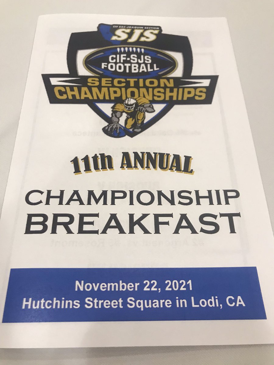 SacBee_JoeD's tweet photo. Great breakfast by the @cifsjs for the 14 section FB finalists spanning 7 divisions.
Keynote speaker Del Rodgers with hilarious insight on toughest hits he absorbed. His theme: cherish this time. 
Commissioner Mike Garrison stressed that this is the biggest stage. Enjoy it. https://t.co/Tc3C7HdVyo