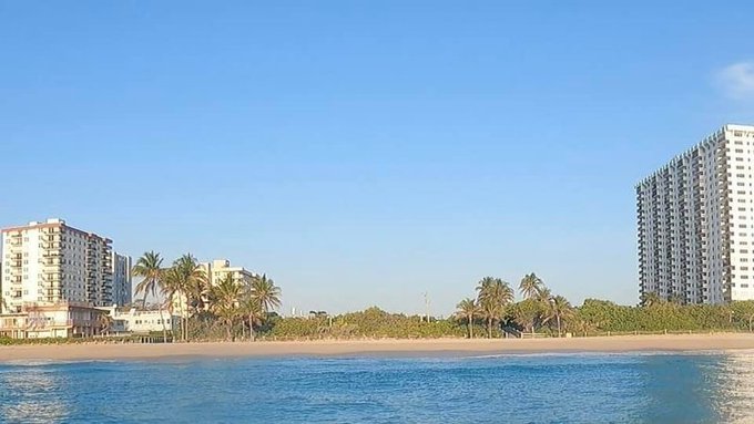 hbbtruth's tweet photo. Happening NOW in #HollywoodFL w/#RelatedGroup,
w/3 City Comm. seats up in 2022!🤑
.@savecalusa atty. @davidjwinker: "It's easy to say you're pro-#environment."
"It's hard to tell developers no when they're waving money in your face. It's hard to stand up for those principles." https://t.co/cPBal7aS2Z