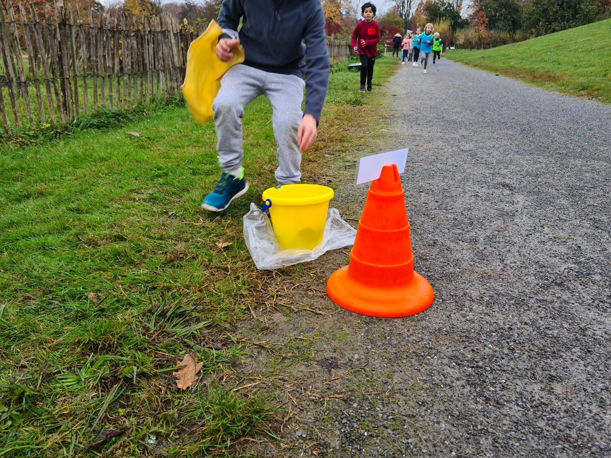 64_usep's tweet photo. Dans le cadre 🤩 du Domaine de Sers, 3 classes de Bernadets, Pau et Andoins ont pu participer aujourd'hui à la #rsa #animcross en tant qu'acteurs et organisateurs : entre le cross'athlon et la roue de la fortune, deux situations pour prendre du #plaisir en course longue! https://t.co/BubyviM2cQ