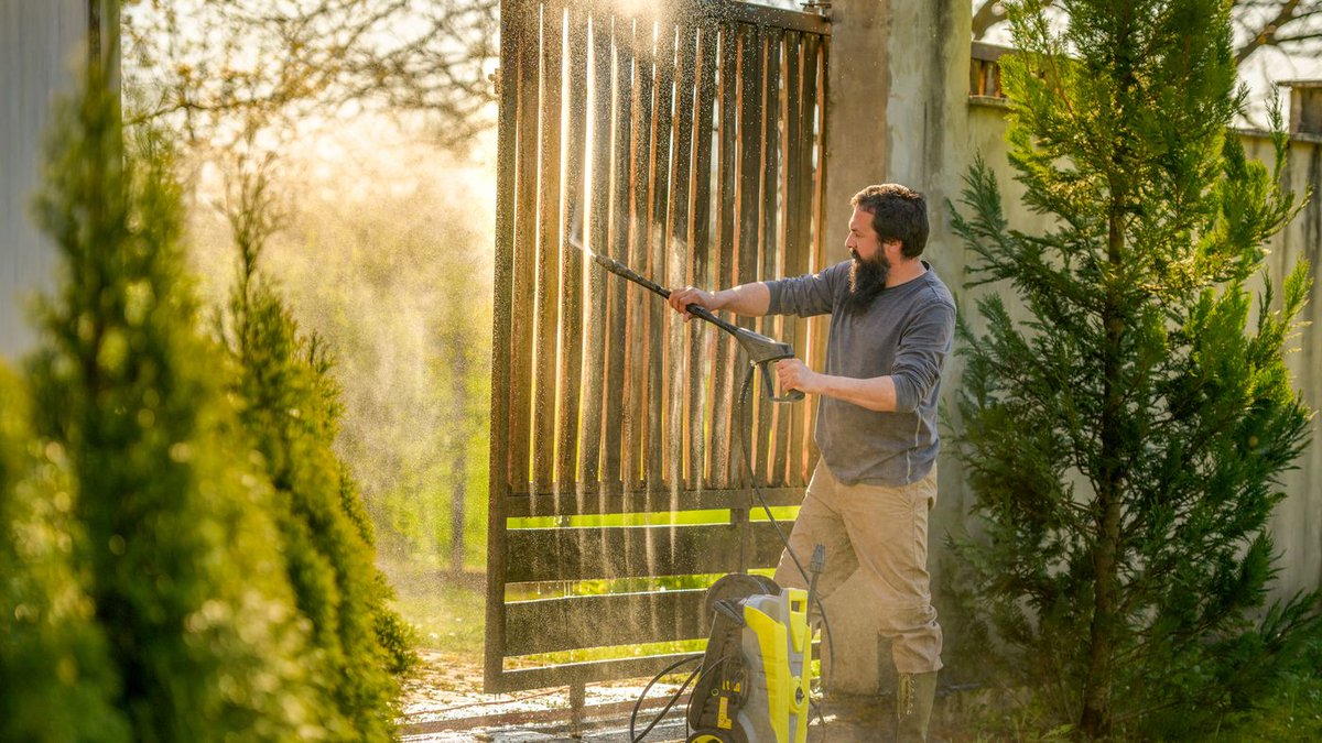 Get your patio in tip-top condition with these discounted pressure washers.

moderngardensmagazine.co.uk/garden-care/to…