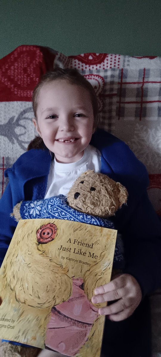JourneyStoma's tweet photo. 'a friend just like me' books will be with the lovely Alder Hey stomas nurses this week ๐ these will be handed out with the buttony bears ๐ป #kidswithstomas #afriendjustlikeme #buttonybear https://t.co/0aKxwdAh8g
