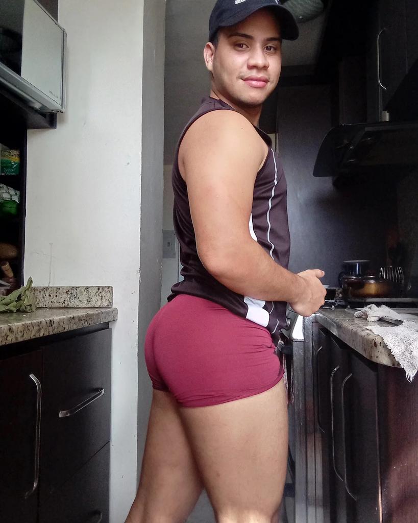 bryan1999J's tweet photo. Feliz inicio de semana 💪🏻 https://t.co/KQLTG1CTGj