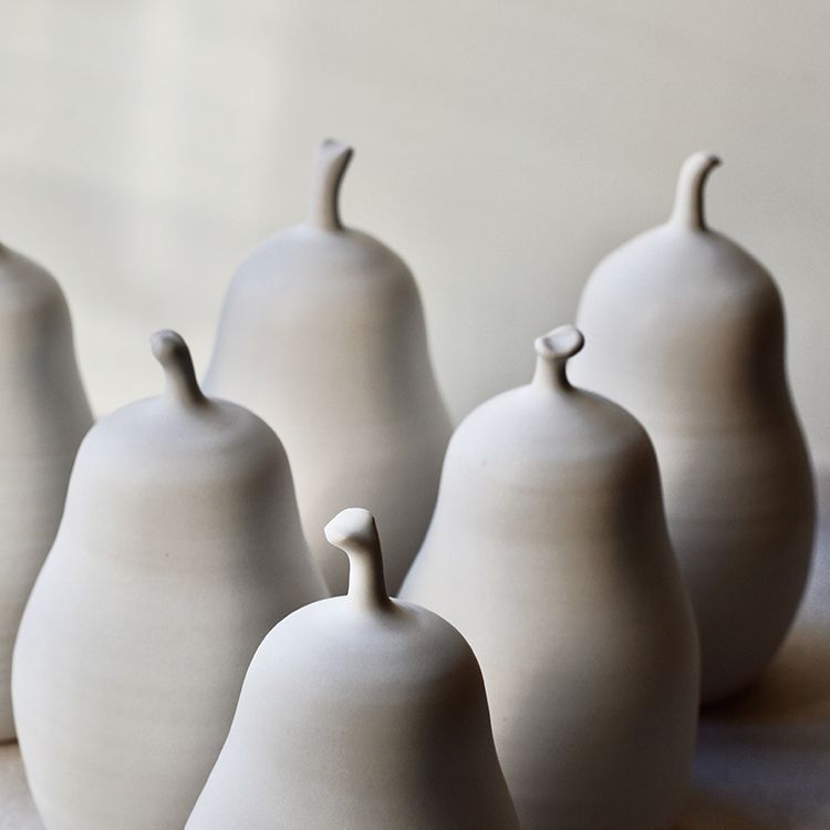 MaiaMing's tweet photo. Matte white stoneware pears
#pearsculpture #fruitdecor #handbuiltceramics #designobject #ceramicfruit #etsyseller #differencemakesus #studioceramics #instapottery #instaceramics #pear #whitepear #interiordesign #sculptureoftheday #ceramicsculpture #lifestyle #indoordesign https://t.co/b5jobdNnFC