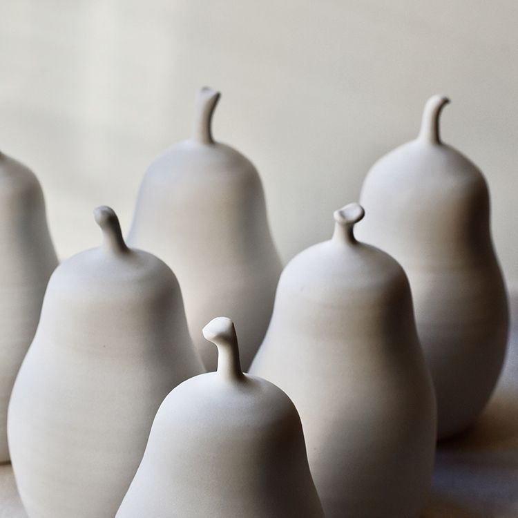 Matte white stoneware pears
#pearsculpture #fruitdecor #handbuiltceramics #designobject #ceramicfruit #etsyseller #differencemakesus #studioceramics #instapottery #instaceramics #pear #whitepear #interiordesign #sculptureoftheday #ceramicsculpture #lifestyle  #indoordesign