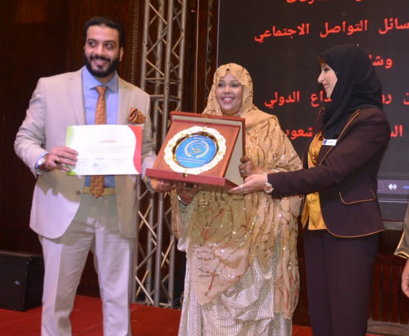 adam_dirir3's tweet photo. Fadumo Saeed has won an international Innovation Global humanitarian personality of the year Exhibition in Cairo Egypt.This event brought together leaders from the Arab world, princesses of Kuwait, Saudi Arabia, writers, artists and others.The award is in recognition of her book https://t.co/KuMcEwawSU
