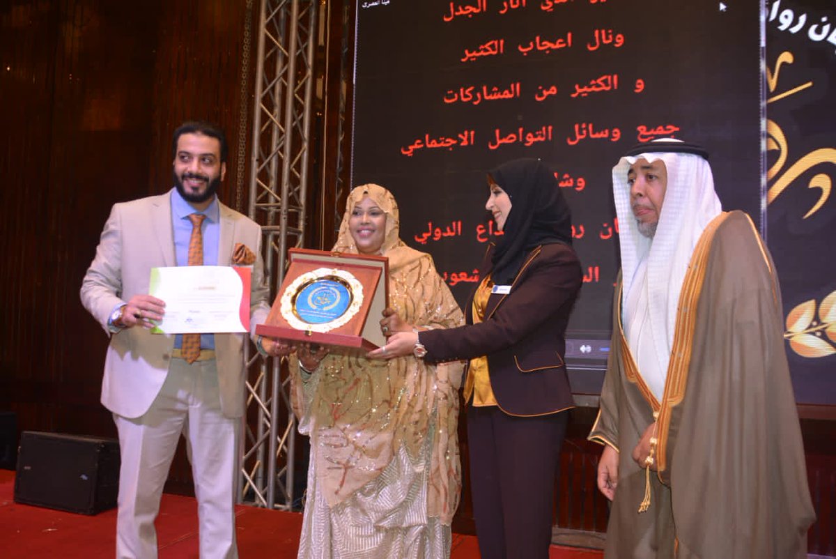 adam_dirir3's tweet photo. Fadumo Saeed has won an international Innovation Global humanitarian personality of the year Exhibition in Cairo Egypt.This event brought together leaders from the Arab world, princesses of Kuwait, Saudi Arabia, writers, artists and others.The award is in recognition of her book https://t.co/KuMcEwawSU