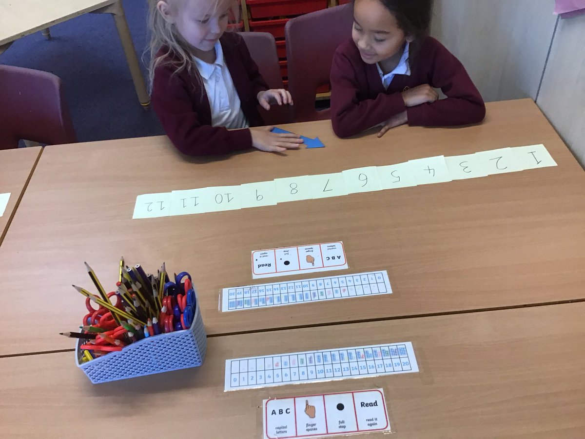 Y3Class1FPA's tweet photo. Always my favourite time of year! Teaching time using a 1-12 number line. 1W were fantastic today and can’t wait to make their own clocks tomorrow. #FIDES #practicalmaths @1Wfibbersley @FibParkAcademy https://t.co/7i0tjlaVag