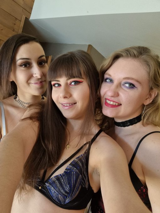 Superbe week avec @Sexirogenia , @lyna_jade ,@MartyMLRoff  Theo  et notre staff. .. De superbes vid&eacute;o<a class="tags" href="/tag/sexirogenia">@sexirogenia</a><a class="tags" href="/tag/lyna_jade">@lyna_jade</a><a class="tags" target="_blank" title="On Twitter" href="/?out=eyJ0eXAiOiJKV1QiLCJhbGciOiJIUzUxMiJ9.eyJpYXQiOjE3MjkyNzkxNjQsImlzcyI6InR3cG9ybnN0YXJzLmNvbSIsIm5iZiI6MTcyOTI3OTE2NCwiZXhwIjoxNzYwODE1MTY0LCJyZWRpcmVjdF91cmwiOiJodHRwczovL3R3aXR0ZXIuY29tL01hcnR5TUxSb2ZmIn0.3qEA5TZBeoTIlTwBCxORFznC75fq2VVDwutIu9fAXz5zVNbwaaWe17Ki7USYjj8_tdUn5Y9_oOkBa2Kzs1Fl1Q">@MartyMLRoff</a><a href="/tag/sheer"class="tags"><span>#sheer</span></a><a href="/tag/trans"class="tags"><span>#trans</span></a><a href="/tag/futanari"class="tags"><span>#futanari</span></a>