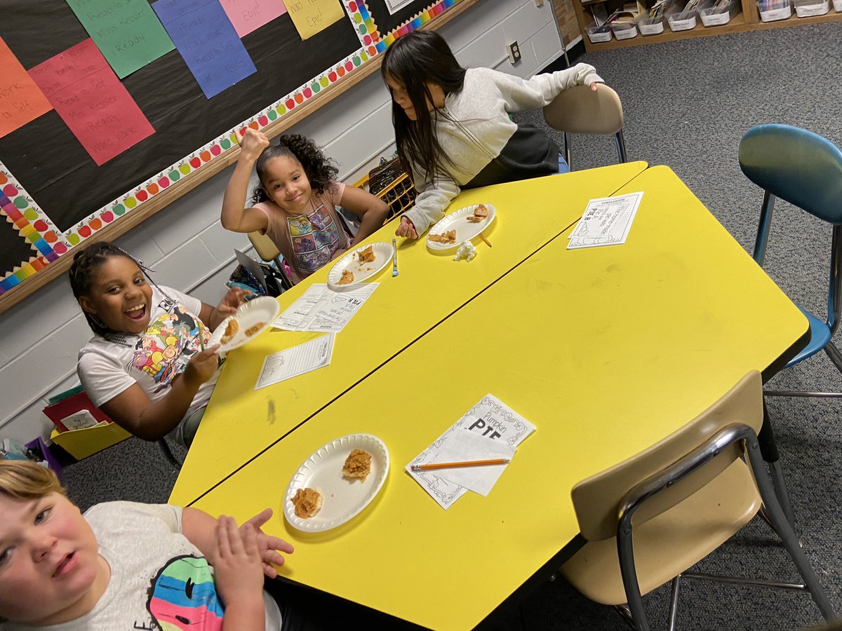 MissKessler_EH's tweet photo. Third grade learned about the steps to the scientific method by testing to see which pumpkin pie was homemade and which pumpkin pie was store bought! Needless to say the store bought was a favorite 🤣🤣@Elwood_STEM https://t.co/Efete0vESe