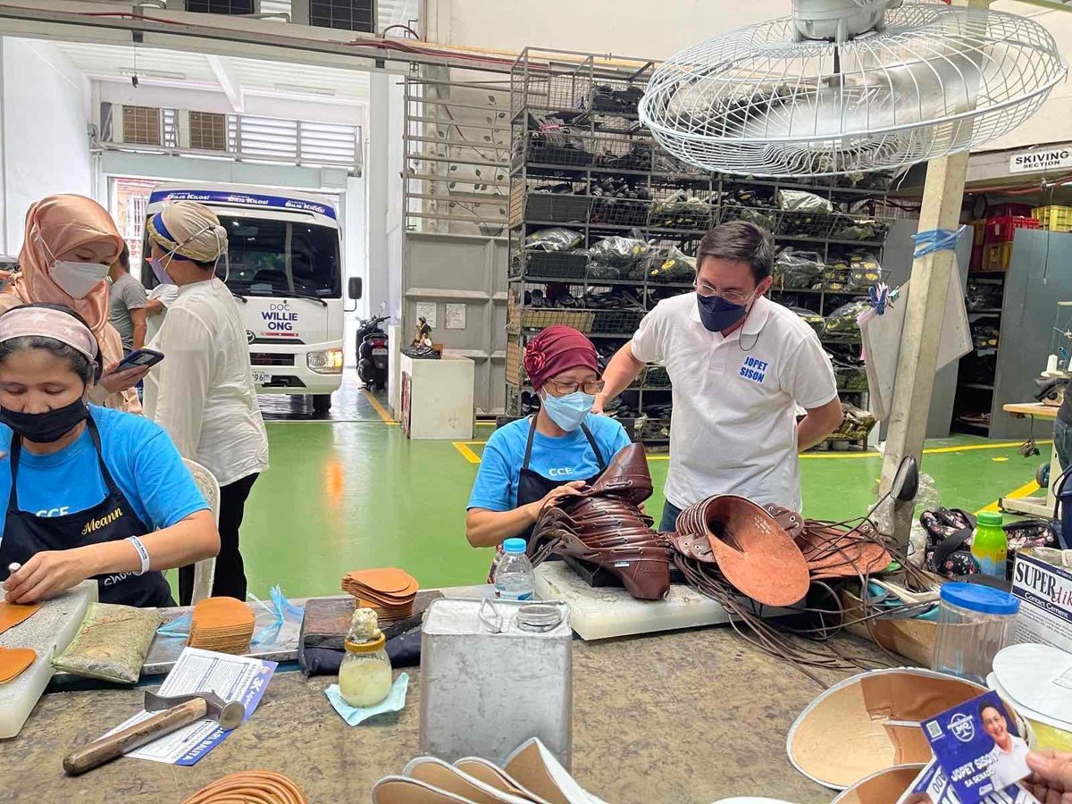jopetsison2022's tweet photo. Visiting C-point shoe factory at Concepcion Uno Marikina City.
#sisonofservice
#sisonsasenado
#AksyonDemokratiko https://t.co/gauy39mWC2