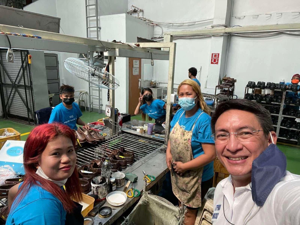 jopetsison2022's tweet photo. Visiting C-point shoe factory at Concepcion Uno Marikina City.
#sisonofservice
#sisonsasenado
#AksyonDemokratiko https://t.co/gauy39mWC2