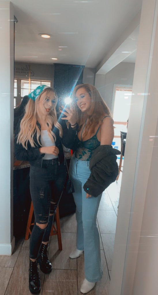Chl0eebaker's tweet photo. stole this idea from @salenamiller102 but a lil thread to keep up with some of my fav memories with my fav people🤍.. pt1 https://t.co/QEg796YMOG