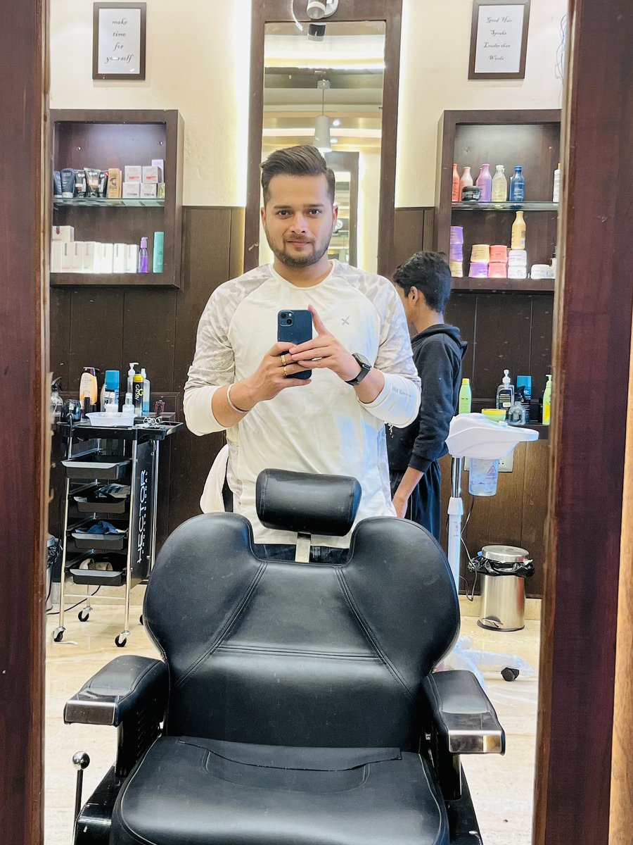 shailendra2422's tweet photo. #NewHairStyle #newlook #LookingGood #LovingIt
@imVkohli @GuruOfficial @arjunk26 @BeingSalmanKhan https://t.co/JeZxS1NDDo
