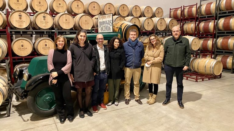 IbericaExcell's tweet photo. Proyecto europeo #RoséFilter: los #vinos quedan protegidos del efecto dañino de la radiación más energética.
El proyecto cuenta con @BODEGASOCHOA, #Vitroval, Laboratorios Excell y #Polyrise como empresas participantes.
https://t.co/9OEsnYBf1O https://t.co/Z2t3rPCKTb