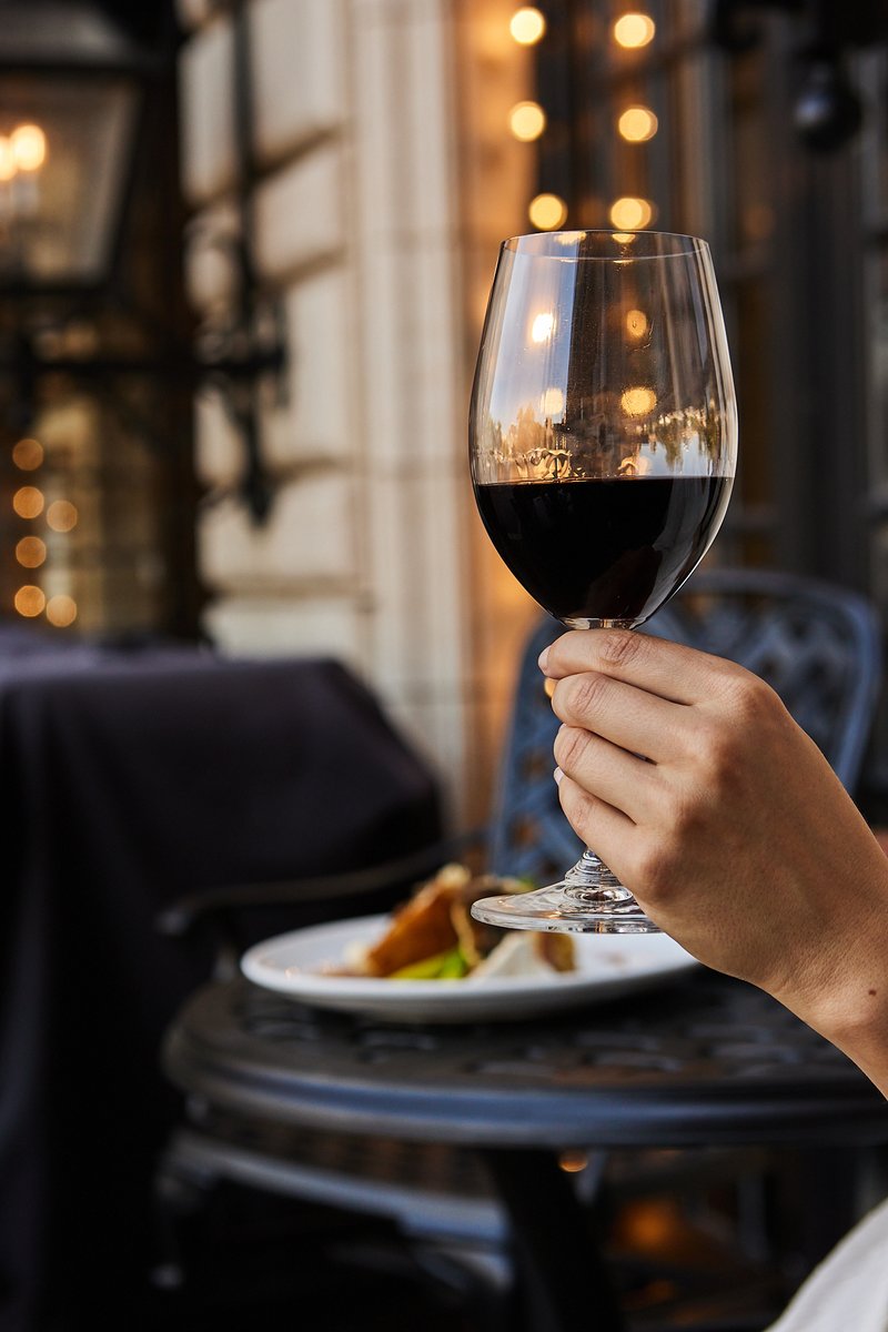 chazontheplaza's tweet photo. We understand no one likes Mondays, but our #ServiceIndustryNight makes it a little better! From 6pm to close, all service industry employees receive 50% off #dinner and #drinks. Hope to see you soon🥂#ChazKC #finedining #kcfood #eatingkc https://t.co/5LyejlPSa6
