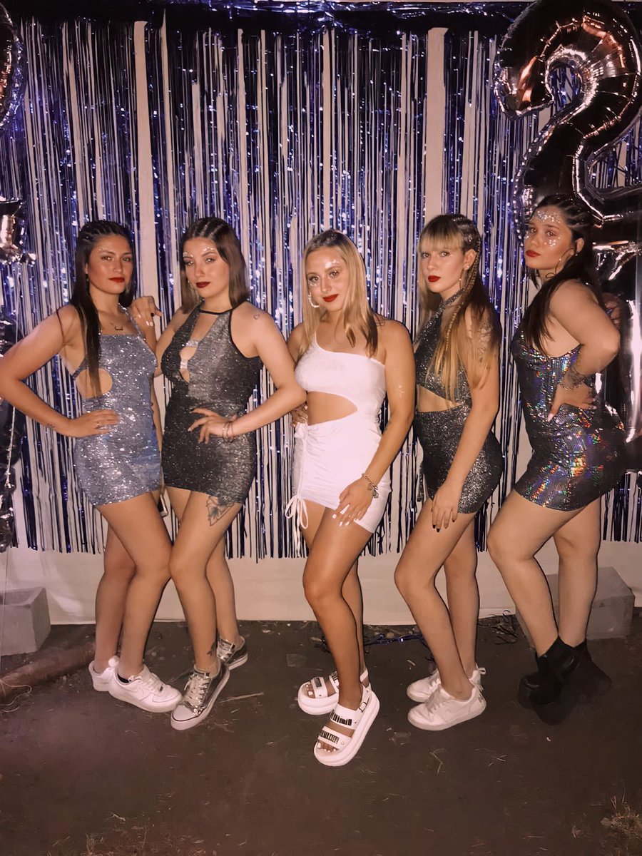 Lulachebli_'s tweet photo. a las que quiero para siempre en mi vida♾🤍
rompimos y que la cuenten como quieeerann🥳🥂 https://t.co/4uHE9hRIxz