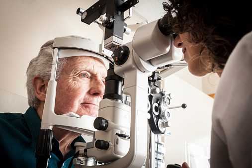 Ontario C.A.R.P. members are delighted to hear that OHIP eyecare services are being restored starting tomorrow! @OAOPresident &amp; <a href="/celliottability/">Christine Elliott</a> news.ontario.ca/en/statement/1…