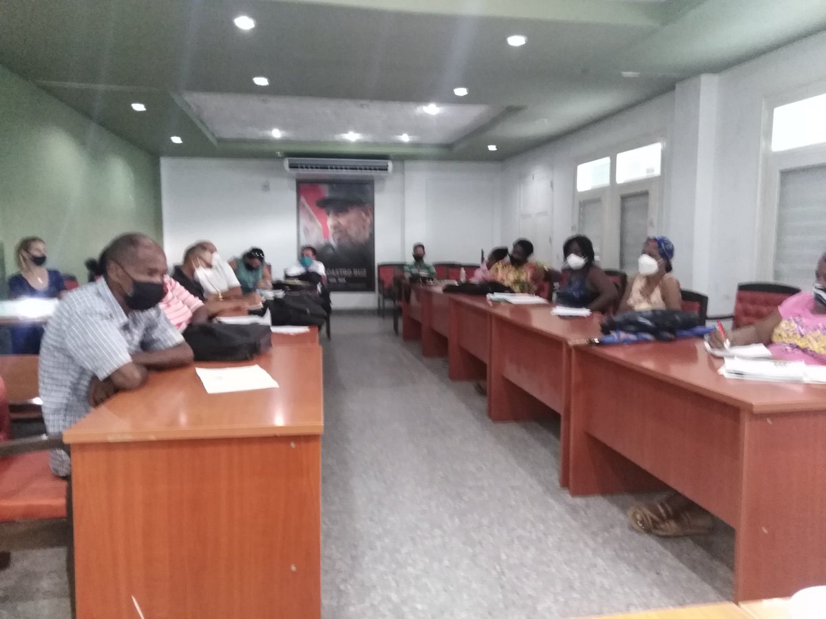 DiosvanyAAb's tweet image. Fructífero intercambio para evaluar la marcha del proceso de rendición de cuenta del delegado a sus electores. Los presidentes de los consejos populares y los delegados de circunscripción por un proceso más participativo y dinámico en el intercambio con el pueblo.
#PoderPoder