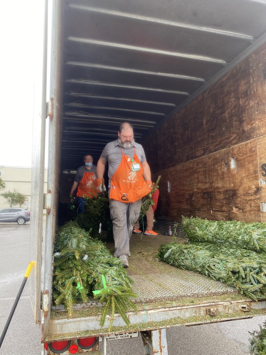 Best Leadership Team I’ve ever been a part of 🙌🏼♥️ #2 Tree Unload Completed thanks to them <a href="/thayer_eric/">EricThayer</a> <a href="/patrick_vaught/">Patrick Vaught</a> <a href="/thd_cj/">Cj Buckland</a> <a href="/OvidioGuzman77/">Ovidio Guzman</a> <a href="/JeffreyC_THD/">Jeffrey Cotton</a> <a href="/Debbie0721/">Debbie Green</a> <a href="/Dawn0263TRC/">Dawn</a> <a href="/JasonK_THD/">Jason Kowlsen</a> <a href="/JoseOrtizjr263/">JOSEORTIZJR263</a> @GilyvetteP