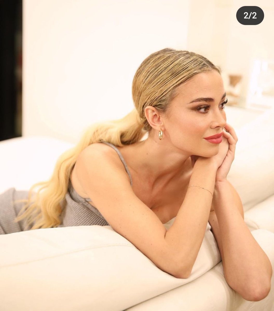 Laura39972218's tweet photo. Stasera mi butto ...#addivanata 🤣😴🛋️ Dile, sei bellissima,ti adoro,sei davvero una ragazza splendida 🥰🌺 @DilettaLeotta ❤️ https://t.co/gJnTailazl