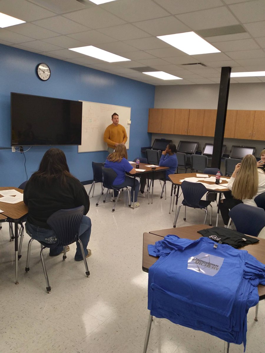 BTEC_DECA's tweet photo. Thank you to our 2020 BTEC DECA Alumni Alan McCarter for coming back and sharing your DECA role play knowledge and experience to our newest members. @MissouriDECA @BoonvilleR1 #BTECProud https://t.co/4wUUkyE3Hj