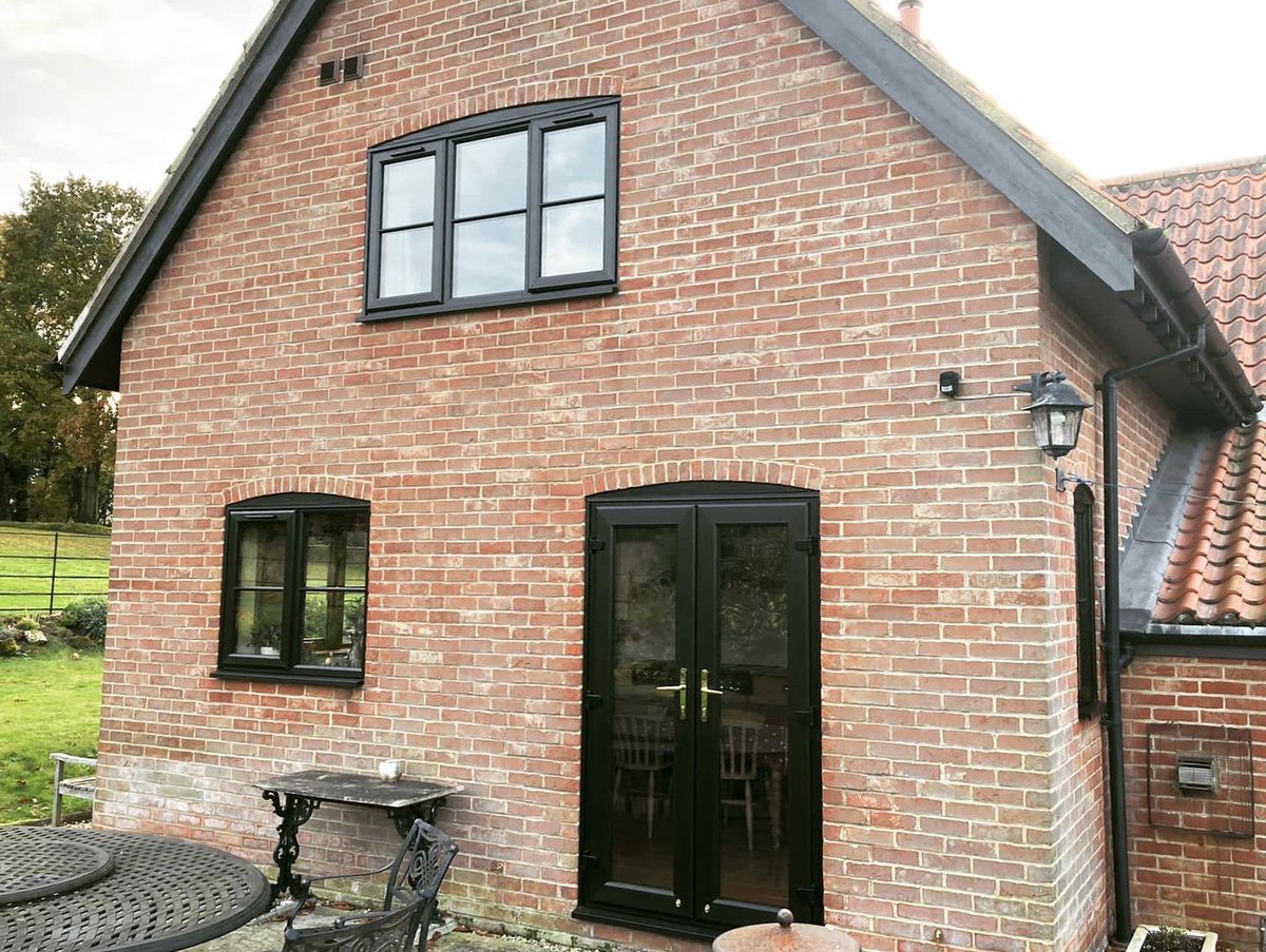 Loving this recent installation using these bespoke black on golden oak <a href="/GeniusPVC/">Genius</a> <a href="/kommerling_uk/">Kömmerling UK</a> frames and <a href="/HurstDoors/">Hurst Doors</a> composite doors equipped with the @KubuSmart locking system
