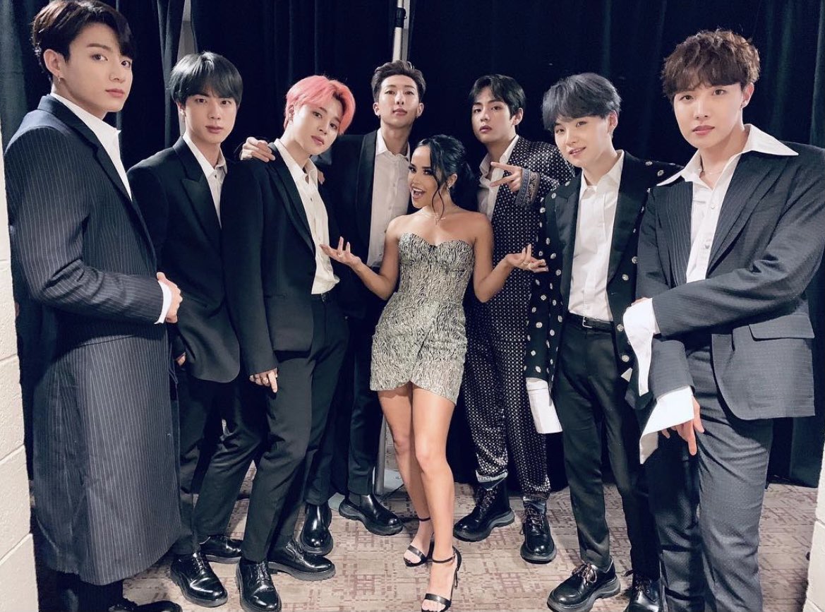 Ma21Marii's tweet photo. @iambeckyg Tremendo mujeron con la que estuvieron los chicos, se ven tan perfectos como para una colaboración, no se Becky piénsalo.💜👀 @bts_bighit @BTS_twt https://t.co/wwOm8OyUL8