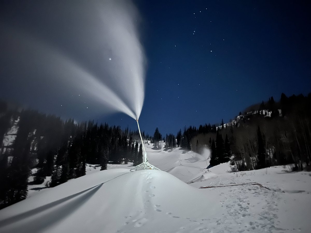Any stargazers out there? Our snowmakers had their eyes to the skies this weekend! Can you spot any constellations?

📷: Ashton Arbon