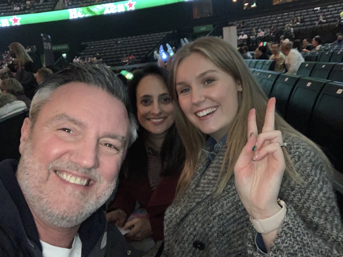 gazzadaz's tweet photo. Just arrived @OfficialSteps with my girls @aimee_dale_x & @DMW34 and Iโm not even ashamed๐คทโโ๏ธ๐คฃโค๏ธ๐๐ #campitup ๐บ๐บ๐ https://t.co/eUQPfmn3Jt