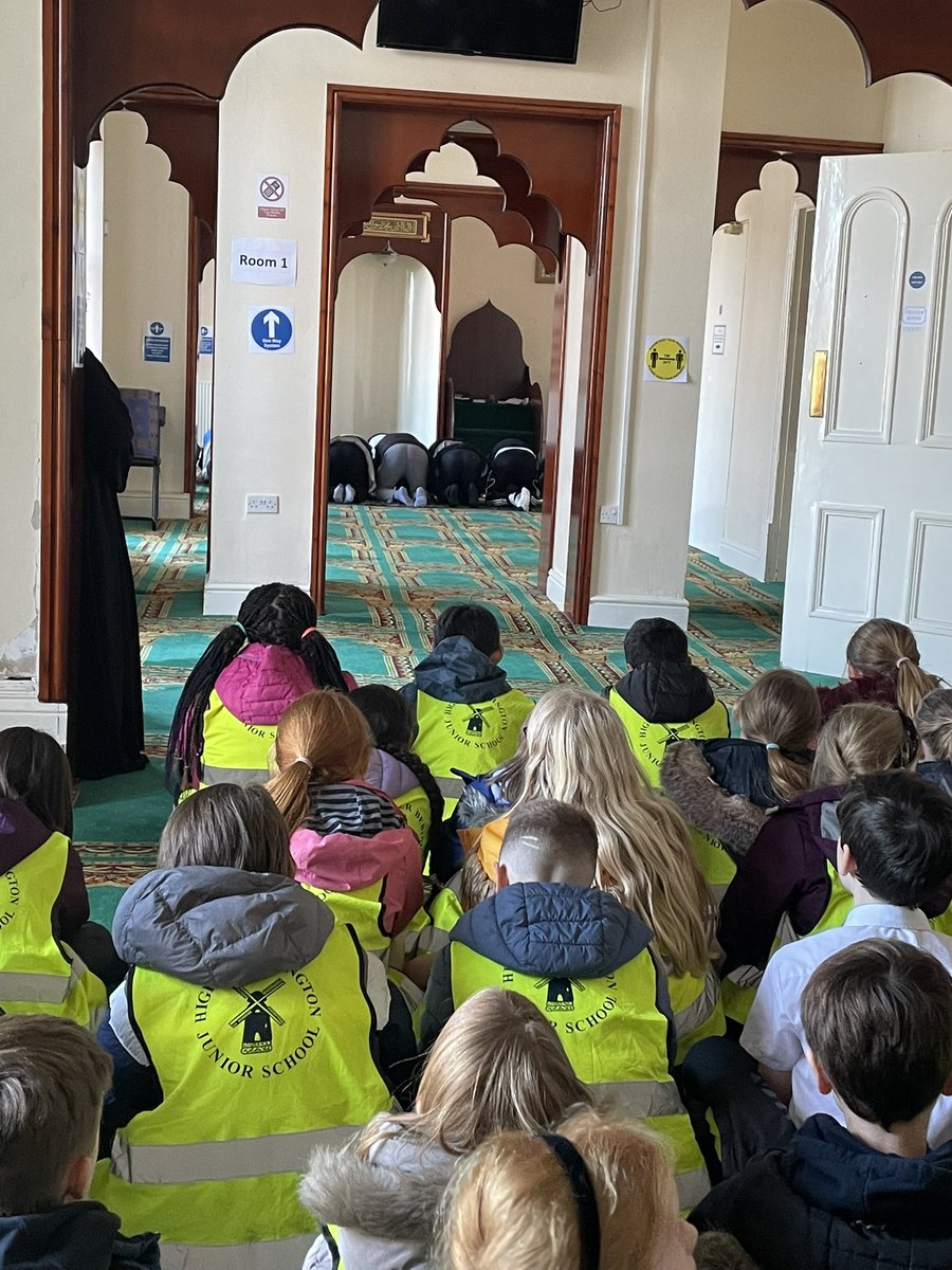 HBJSCH63's tweet photo. Year 5 have had a fabulous trip to Birkenhead Mosque today. We had the opportunity to look around the mosque, speak to the Imam, ask questions to local school children and watch the call for prayer. ๐ ๐ซ #HBJSYear5 #HBJSRE https://t.co/uvBjDawrca