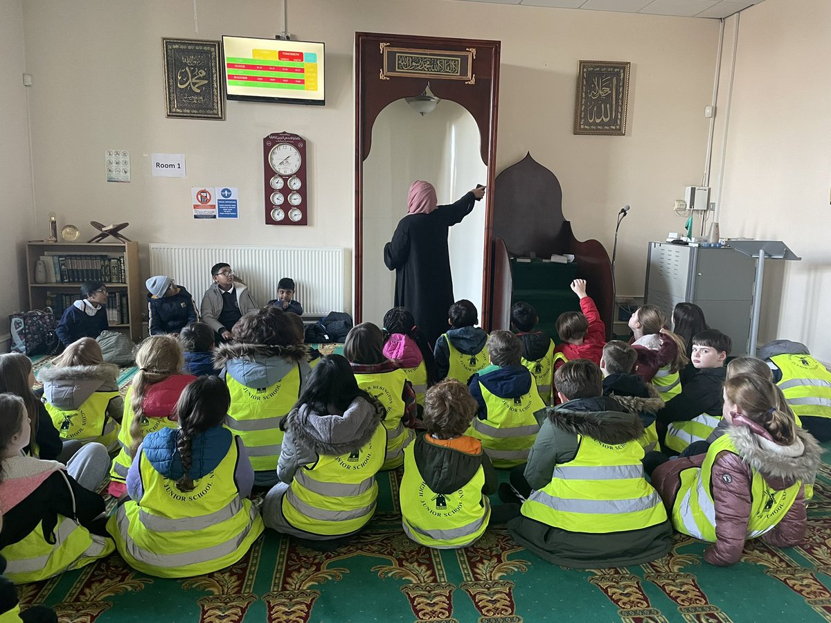 HBJSCH63's tweet photo. Year 5 have had a fabulous trip to Birkenhead Mosque today. We had the opportunity to look around the mosque, speak to the Imam, ask questions to local school children and watch the call for prayer. ๐ ๐ซ #HBJSYear5 #HBJSRE https://t.co/uvBjDawrca