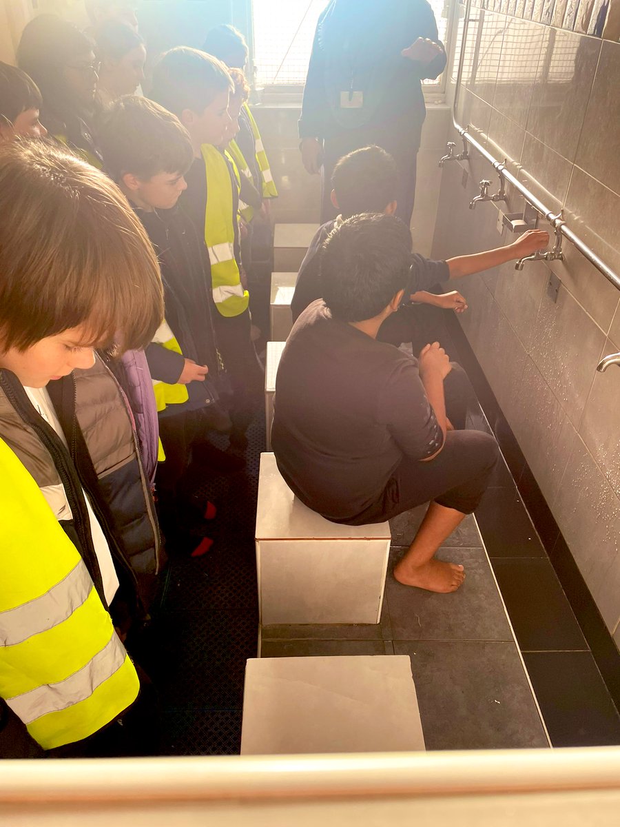 HBJSCH63's tweet photo. Year 5 have had a fabulous trip to Birkenhead Mosque today. We had the opportunity to look around the mosque, speak to the Imam, ask questions to local school children and watch the call for prayer. ๐ ๐ซ #HBJSYear5 #HBJSRE https://t.co/uvBjDawrca