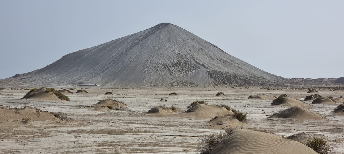 maplesflnance's tweet photo. Fascinating place. Chandragup is an active mud volcano located in Hingol National Park in Balochistan, Pakistan. Day well spent.  #Balochistan. https://t.co/GveIz0K8wo