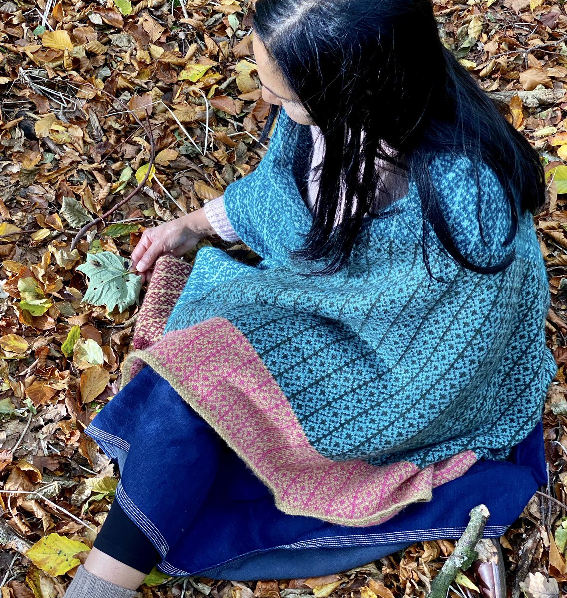 My Meadow Wrap pattern is now available on Ravelry! 
The pattern includes instructions for both small and large sizes. You can find the pattern here ravelry.com/designers/dee-… 
#meadowwrap