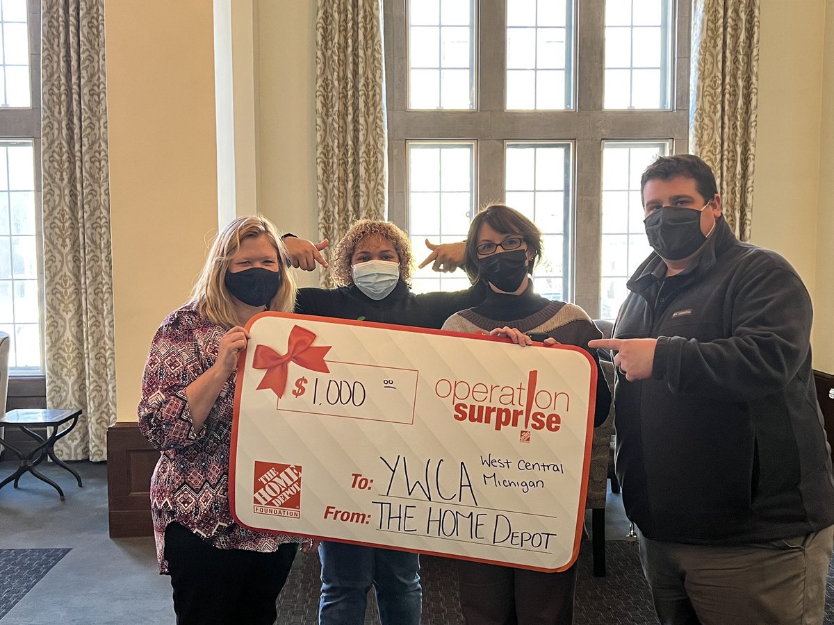 🎁The Kentwood Home Depot proudly presents @ywcawcmi with our #OperationSurprise donation, and look forward to our future projects together🎁 @HomeDepotFound @StephenMGunter @HDLEBRONA @JasonHatkowski @AlecsSpottsTHD @HDLisa2728 @terryjean44 @bobsaniga @kathyraglin840 #TeamDepot