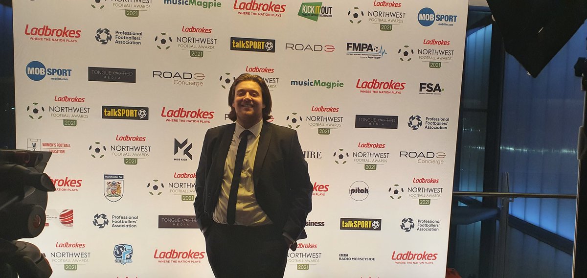 LfcMattyc's tweet photo. @KennyMansfield @InclusionBucks quick pic stop @NWFAwards #nwfa2021 https://t.co/DTynIeeiNe