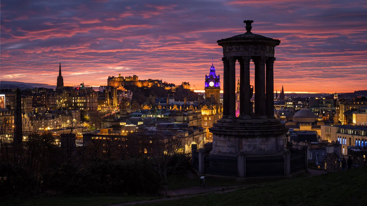 Wow! Incredible sunset tonight from #Edinburgh. 
#sunset
#ukpotd #bbctravel #earthcapture #love_scotland #lovescotland #scotlandisnow #loves_united_scotland #excellent_britain #scotland_insta  #hiddenscotland #instabritain #visitscotland #scotspirit #scotlandshots #canon