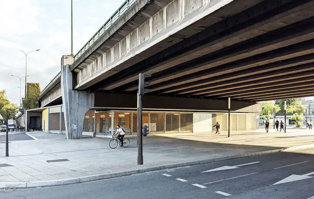 #Equerre2021 #Endirect 
#Premièreœuvre, #mentionspéciale du jury : espace urbain de #distribution et #commerce à Paris (XIXe)
Maîtrise d'ouvrage : <a href="/GroupeSogaris/">Sogaris</a> 
Architecte : <a href="/SyvilArchi/">Syvil architectures</a> 
#EquerreDArgent | #teamarchi
buff.ly/3cEMVIm