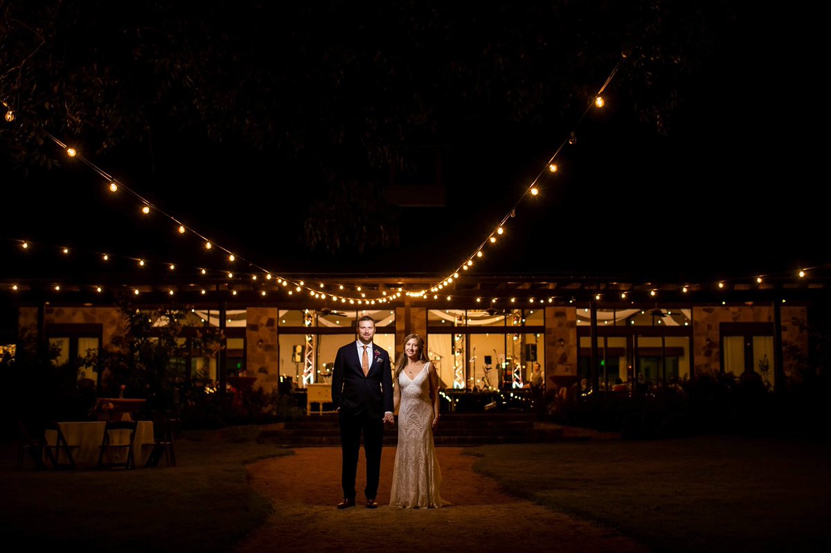 travistank's tweet photo. @emilybakerphoto That @WestcottCo #icelight is a dream for night portraits https://t.co/VFNgkN8Fc5