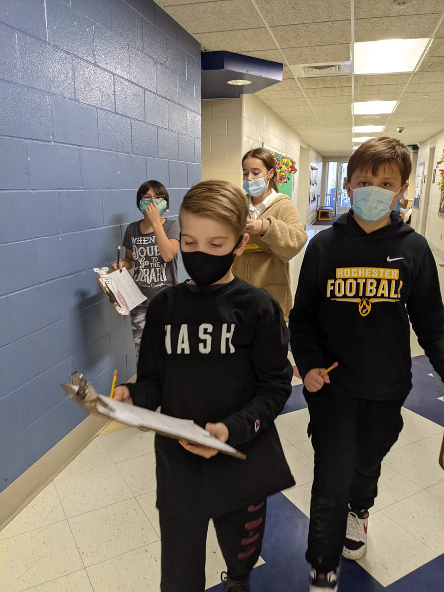 rochrobin's tweet photo. Meadow Brook 5th graders go on a turkey feather scavenger hunt. They had to solve math problems to get another clue. The goal is to get enough feathers to make a complete turkey. #thinkmbe #rcs https://t.co/jGmFVjlQFX