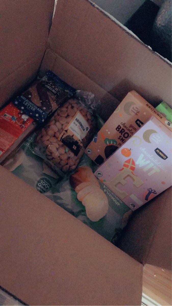 emilyimms's tweet photo. Only my bestie from Belgium would send me so many treats from her country ready for the holiday season, she’s too cute @TeamBluey_ 🥺❤️🇧🇪 https://t.co/WOvQnCI2rK