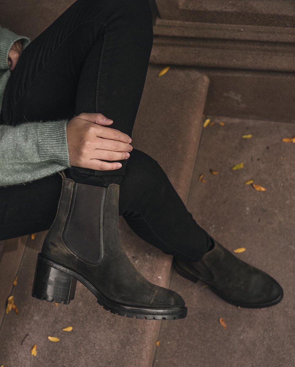 ThursdayBootCo's tweet image. Olive &amp;amp; Fall @wow_blair 🙃.
📸 @cuffington 
#ThursdayBoots
#Knockout
#FallTones